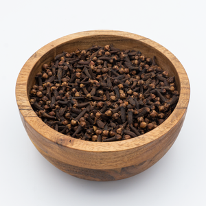 Cloves in bowl