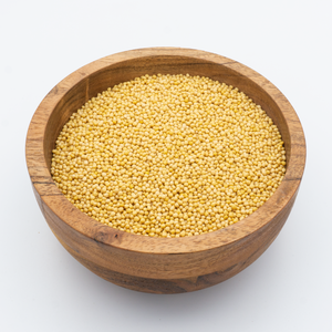 Yellow mustard seeds in bowl